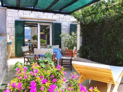 Vrt u objektu Apartments Gracin - One Bedroom Apartment with Terrace A1