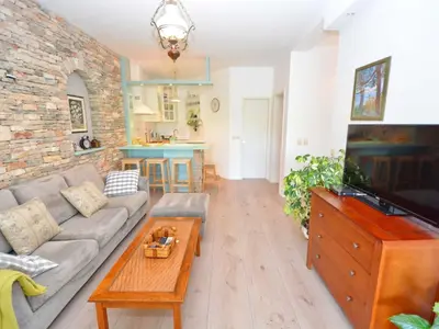 TV i/ili zabavni centar u objektu Blissful Bay Apartments Vrboska - Two Bedroom Apartment with Terrace