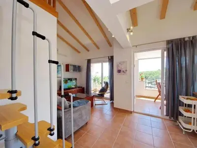 TV i/ili zabavni centar u objektu Blissful Bay Apartments Vrboska - Classic Two Bedroom Apartment with Terrace