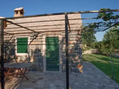 Zgrada u kojoj se nalazi vila