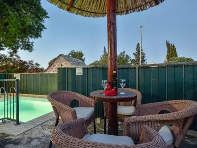Bazen u objektu Peaceful Island Haven with Pool, BBQ & Games Area - Four Bedroom Holiday Home ili u blizini