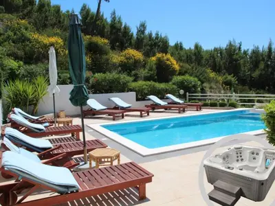 Bazen u objektu Apartments Tafra - One Bedroom Apartment ili u blizini