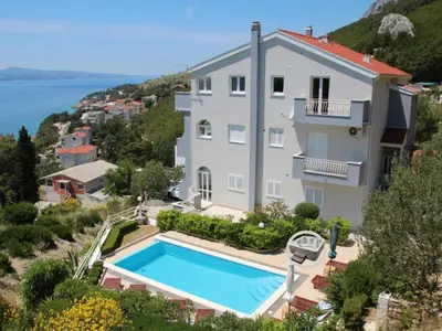 Bazen u objektu Apartments Tafra - One Bedroom Apartment ili u blizini