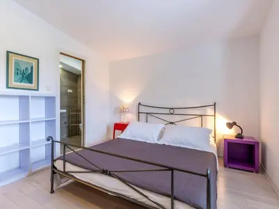 Krevet ili kreveti u jedinici u objektu Serene Rural Villa with Pool, Sun Deck, and Children's Play Area - Five Bedroom Villa