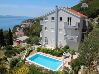 Bazen u objektu Apartments Tafra - One Bedroom Apartment ili u blizini