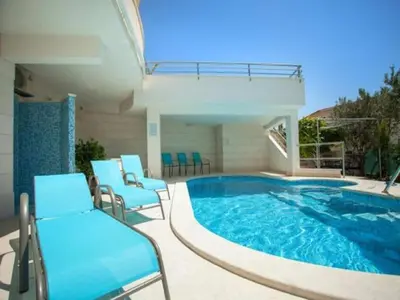 Bazen u objektu Apartments Relax Brela - Studio ili u blizini