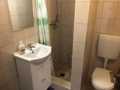 Kupaonica u objektu Apartmani Villa Borzic - One Bedroom Apartment with Terarce and Sea View