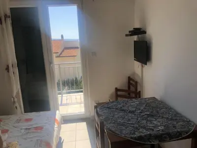 TV i/ili zabavni centar u objektu Apartmani Villa Borzic - One Bedroom Apartment with Terarce and Sea View