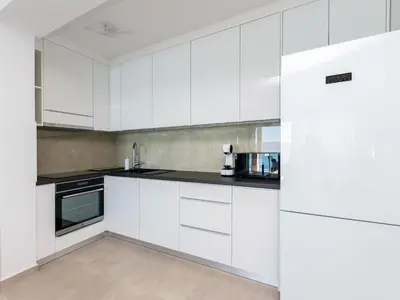 Kuhinja ili čajna kuhinja u objektu Apartments Hope Dugi Rat - Three-Bedroom Apartment with Jacuzzi Stanko