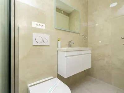 Kupaonica u objektu Apartments Hope Dugi Rat - Three-Bedroom Apartment with Jacuzzi Stanko