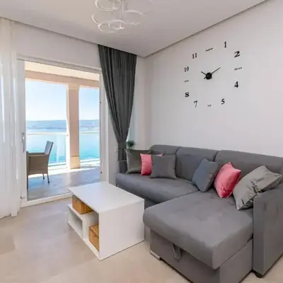 Apartments Hope Dugi Rat - Three-Bedroom Apartment with Jacuzzi Stanko