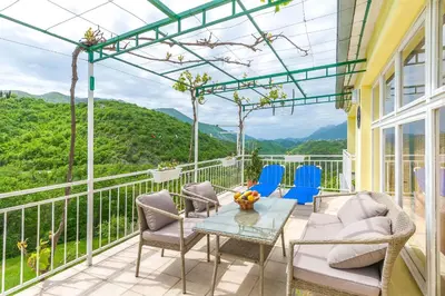 Pogled na planine ili pogled na planine iz apartmana