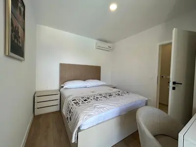 Krevet ili kreveti u jedinici u objektu Apartment Petar - private heated pool and sea view