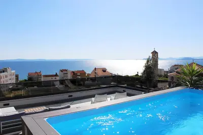 Bazen u objektu Roof Life Roko ili u blizini