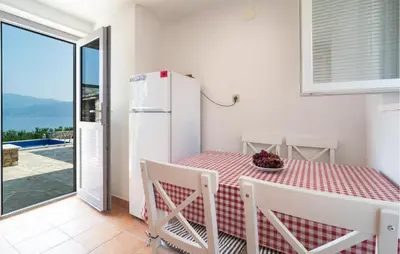 Kuhinja ili čajna kuhinja u objektu Pet Friendly Home In Postira