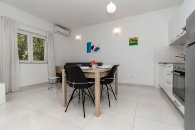 Kuhinja ili čajna kuhinja u objektu Apartments Cezar