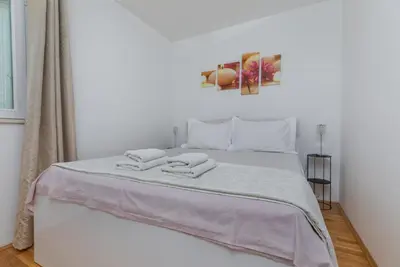 Krevet ili kreveti u jedinici u objektu Apartments with parking space Makarska - 24301