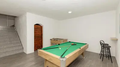 Stol za biljar u objektu Villa Ivanova - Makarska by Villas Guide