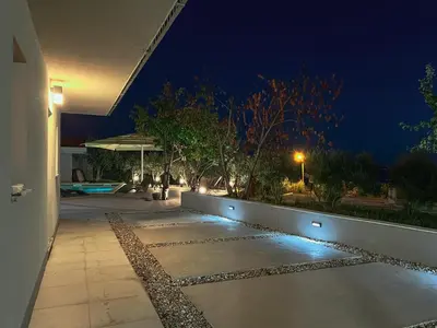 Bazen u objektu Mediterranean Oasis Seaside Villa with Pool ili u blizini