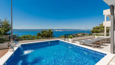Bazen u objektu Studio Apartman Mia 1 - Omis by Villas Guide ili u blizini