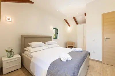 Krevet ili kreveti u jedinici u objektu Villa Bella Pietra with private pool, sauna