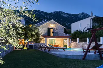 Pogled na planine ili pogled na planine iz vila