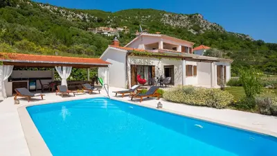 Bazen u objektu Villa Filomena - Omis by Villas Guide ili u blizini