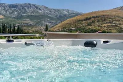 Pogled na planine ili pogled na planine iz apartmana