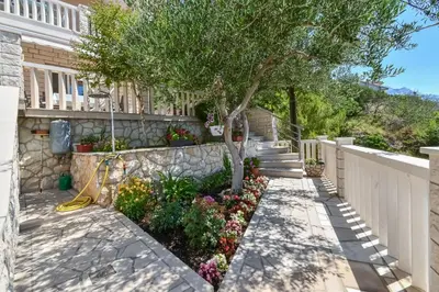 Vrt u objektu Apartmani Liki