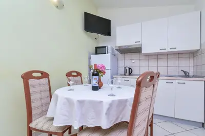 Kuhinja ili čajna kuhinja u objektu Apartmani Liki