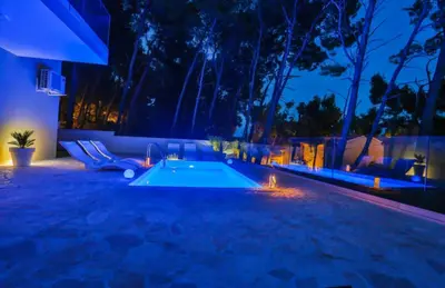 Bazen u objektu Apartment Gloria, Swimming pool and Sea! ili u blizini