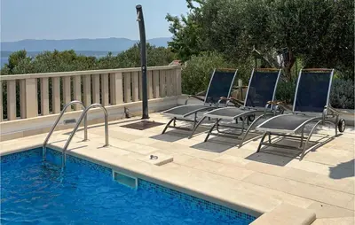 Bazen u objektu Pet Friendly Home In Bol ili u blizini