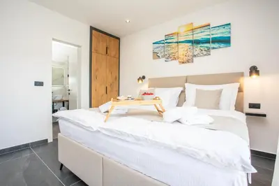 Krevet ili kreveti u jedinici u objektu Villa Nina - heated pool - near Omiš
