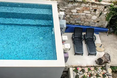 Bazen u objektu Miravalle Heritage ili u blizini