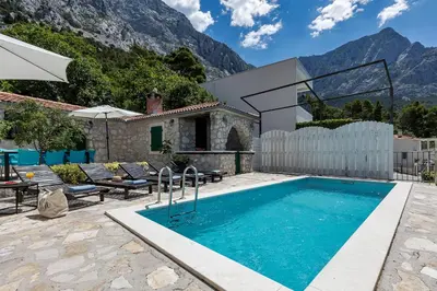 Pogled na planine ili pogled na planine iz vila