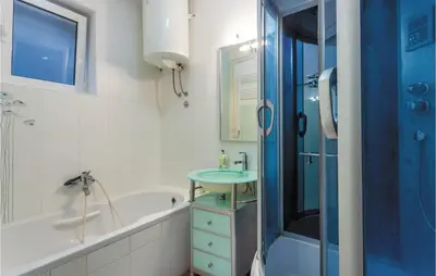 Kupaonica u objektu Holiday Home Podstrana - 04