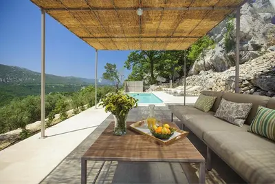 Pogled na planine ili pogled na planine iz vila