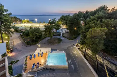 Bazen u objektu Beachfront penthouse Residence ili u blizini