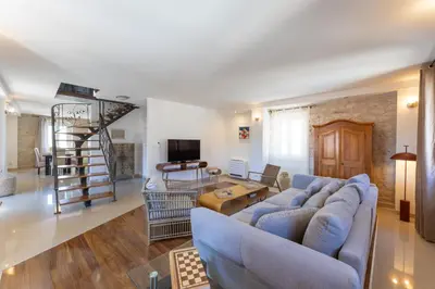 TV i/ili zabavni centar u objektu Holiday House Tramonto with Pool, Sunset View & Pet Friendly, Donji Humac, Brač