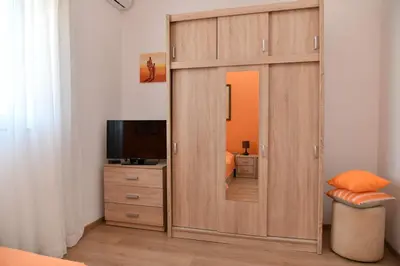 TV i/ili zabavni centar u objektu A apartment with terrace 1 min walk to the beach