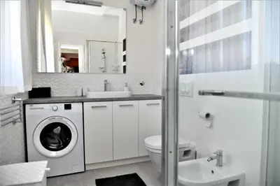 Kupaonica u objektu A apartment with terrace 1 min walk to the beach
