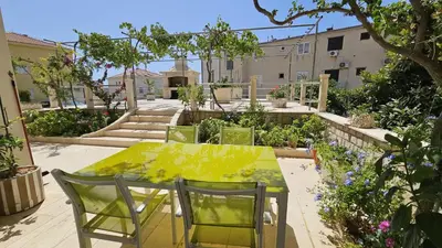 Vrt u objektu Apartmani Makarska 22