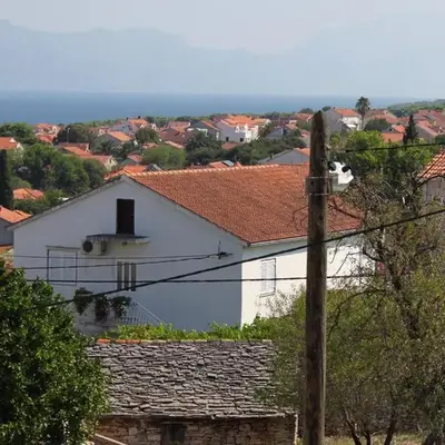 Apartments with parking space Supetar