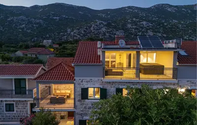 Pogled na planine ili pogled na planine iz vikendica
