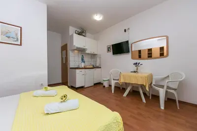 TV i/ili zabavni centar u objektu Studio Brela 6907c