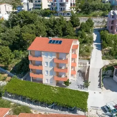 Apartments with parking space Duce