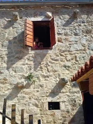 Zgrada u kojoj se nalazi vikendica
