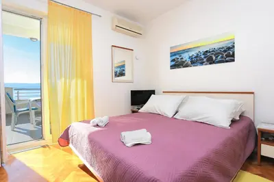 Krevet ili kreveti u jedinici u objektu Apartments by the sea Stanici, Omis - 2764