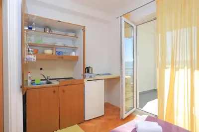 Kuhinja ili čajna kuhinja u objektu Apartments by the sea Stanici, Omis - 2764