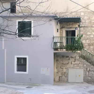 Apartments with parking space Omis - 4327